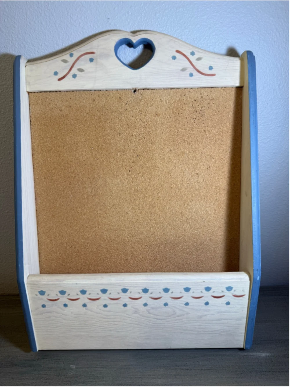 Vintage 80s/90s Country Folk Art Wooden Cork Board Mail Organizer – Heart Cutout